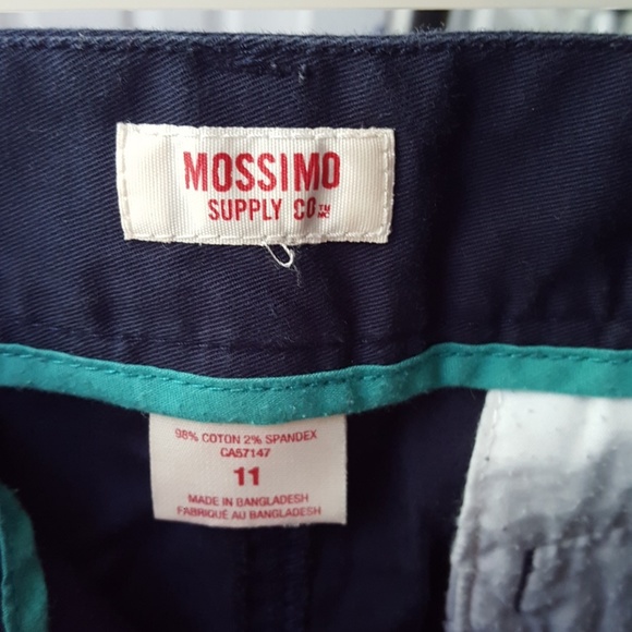 NEW LISTING!! NAVY blue shorts - Picture 2 of 3